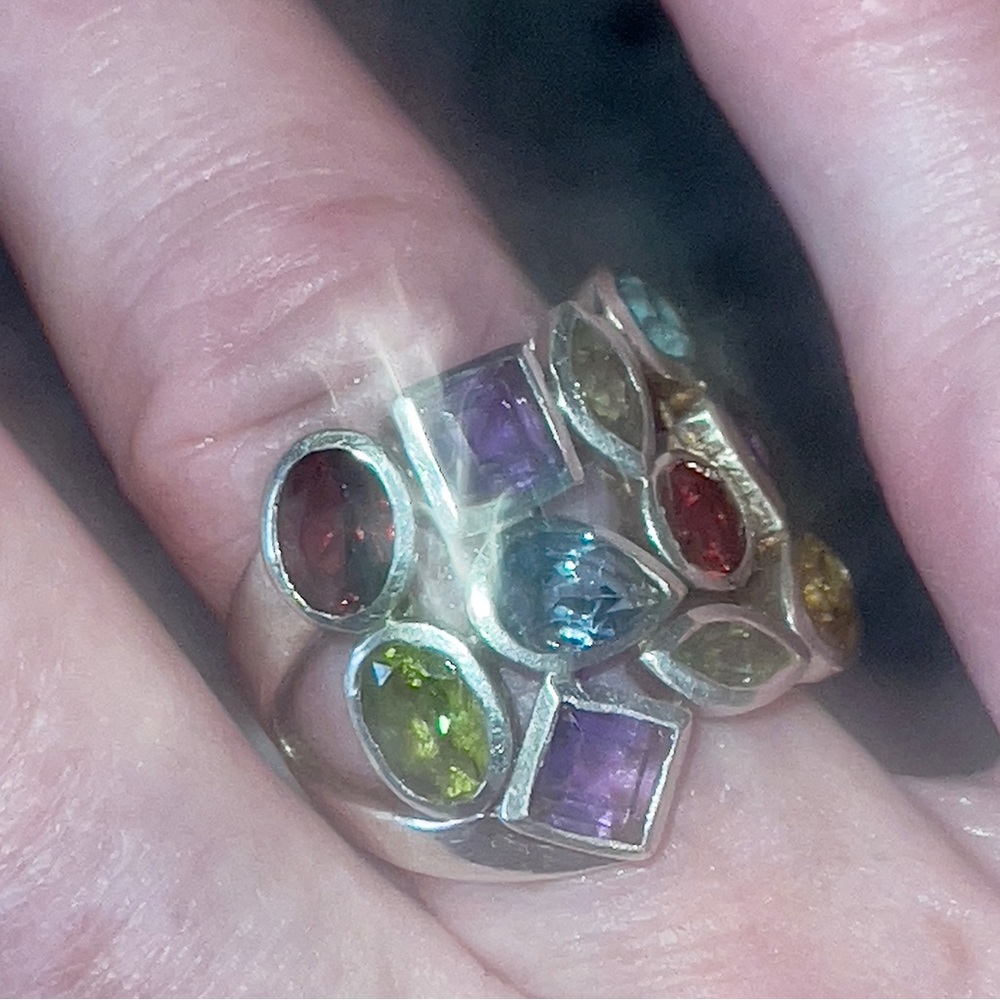 BEAUTIFUL MULTI STONE RING - Picture 9 of 14
